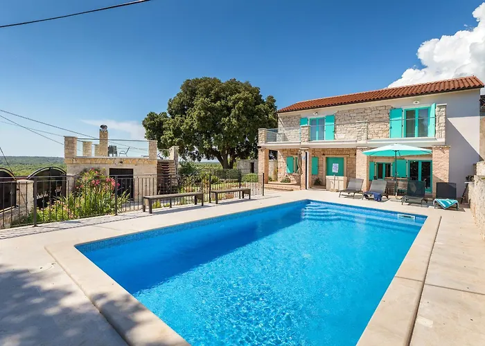 Lovely House Kristina With A Pool 펜션