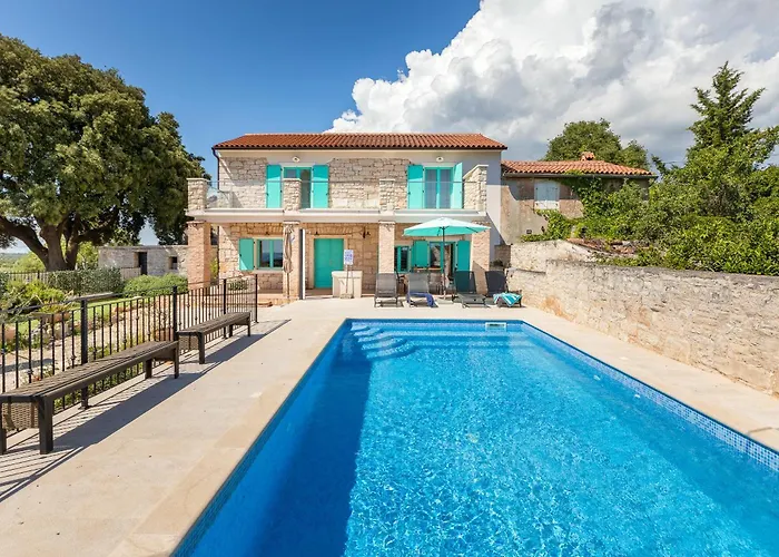 Lovely House Kristina With A Pool Dom wakacyjny