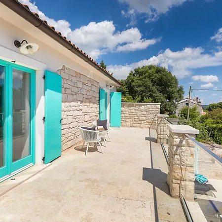 펜션 Lovely House Kristina With A Pool