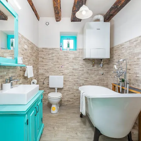 Lovely House Kristina With A Pool 펜션 페로이