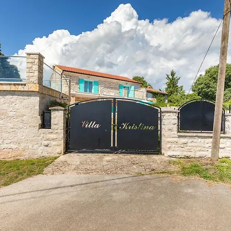 Lovely House Kristina With A Pool 페로이