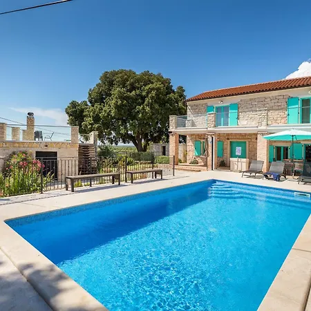 Lovely House Kristina With A Pool 펜션