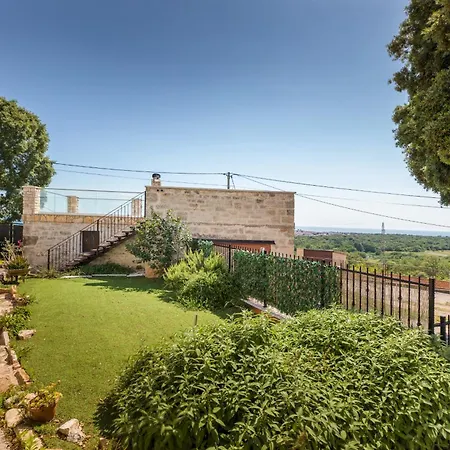 펜션 Lovely House Kristina With A Pool 페로이