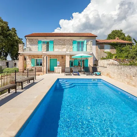 Lovely House Kristina With A Pool 펜션
