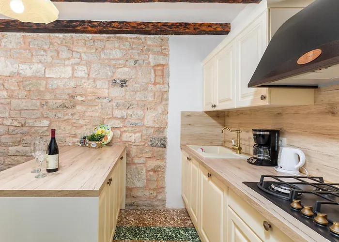 Lovely House Kristina With A Pool 페로이