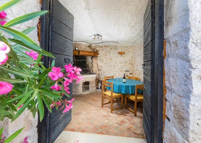 펜션 Lovely House Kristina With A Pool *