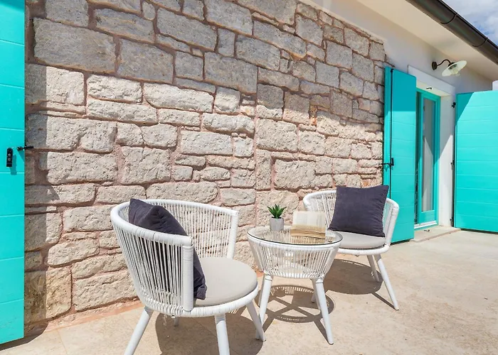 펜션 Lovely House Kristina With A Pool