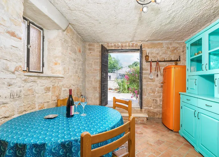 펜션 Lovely House Kristina With A Pool 페로이