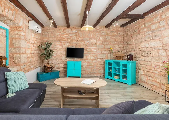 Lovely House Kristina With A Pool 펜션 *