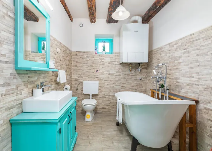 Lovely House Kristina With A Pool 펜션 페로이