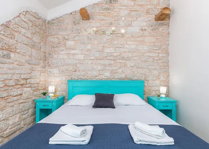 Lovely House Kristina With A Pool 펜션 페로이