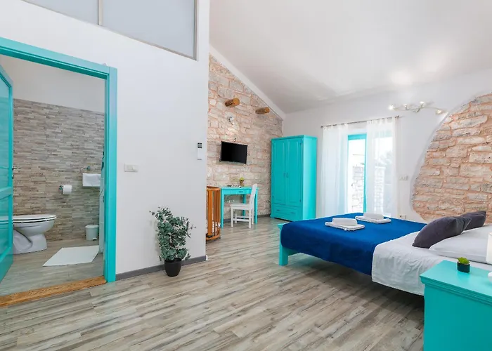 Lovely House Kristina With A Pool 페로이