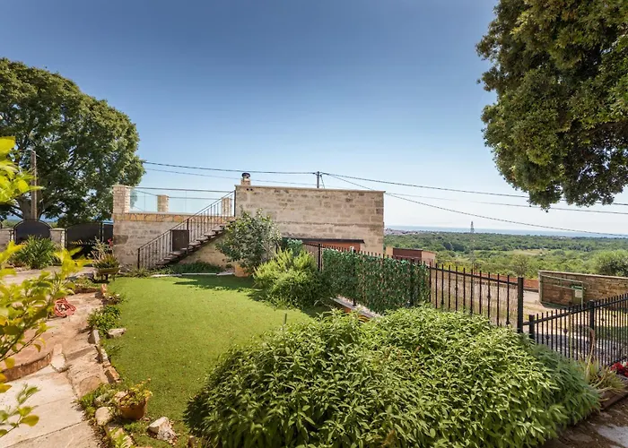 펜션 Lovely House Kristina With A Pool 페로이